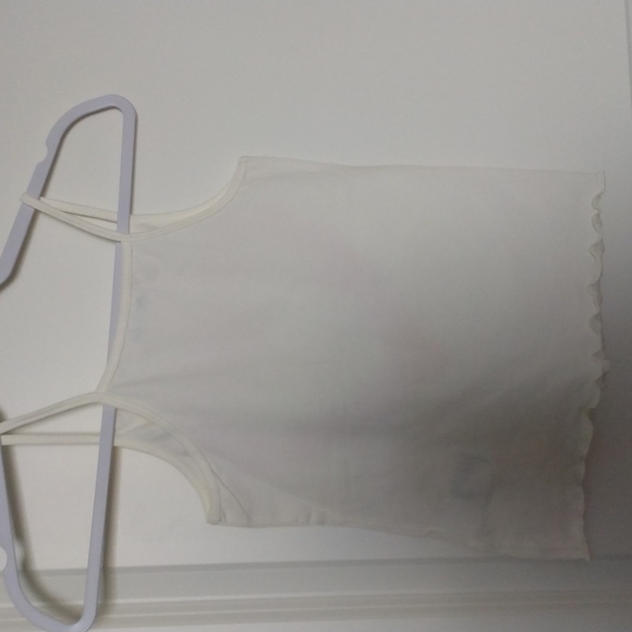 XS Tank top. NWOT. White with floral heart and ruffled hem, (see measurements) - Picture 2 of 4